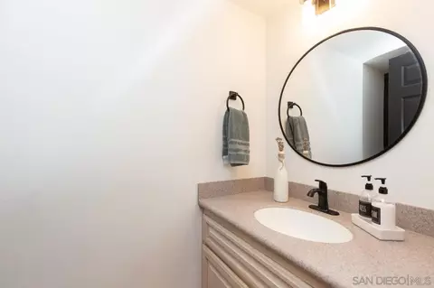 Bath - 1230 Wren Gln, Escondido, CA 92026 photo 1 of 3