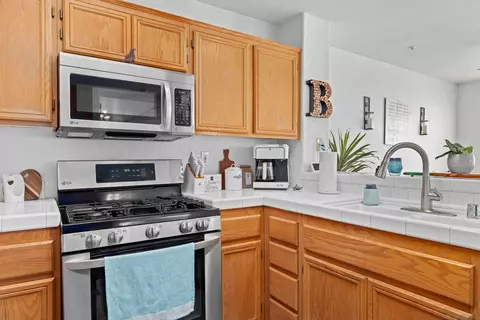 Kitchen - 405 Whispering Willow Dr UNIT E, Santee, CA 92071 photo 4 of 4