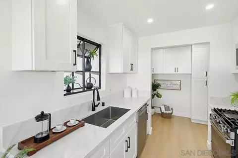 Kitchen - 715 Sunflower St, Encinitas, CA 92024 photo 1 of 3