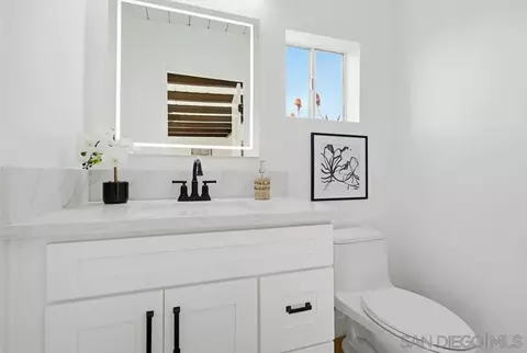 Bath - 715 Sunflower St, Encinitas, CA 92024 photo 1 of 3