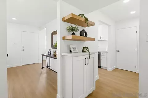 Entry Way - 715 Sunflower St, Encinitas, CA 92024 photo 1 of 1