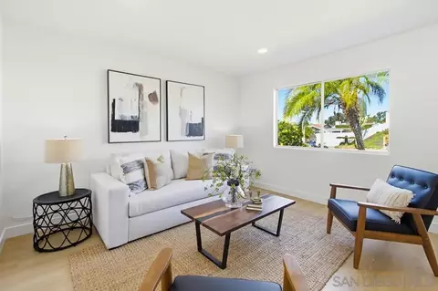 Living - 715 Sunflower St, Encinitas, CA 92024 photo 3 of 3