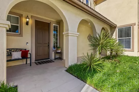 Exterior - 2407 Douglaston Gln, Escondido, CA 92026 photo 2 of 7