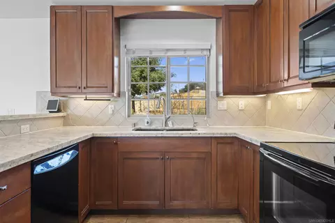 Kitchen - 20872 Deerhorn Valley Rd, Jamul, CA 91935 photo 2 of 5