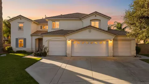 5713 Canoe Dr, Corona, CA 92880