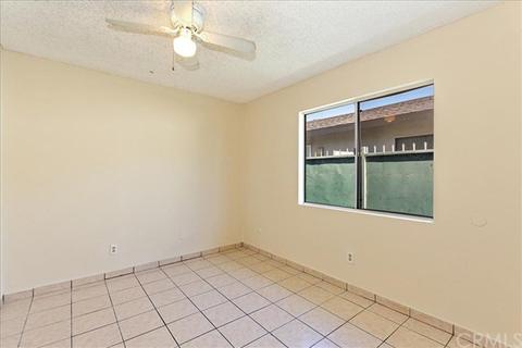 560 W Shamrock St, Rialto, CA 92376 photo 9
