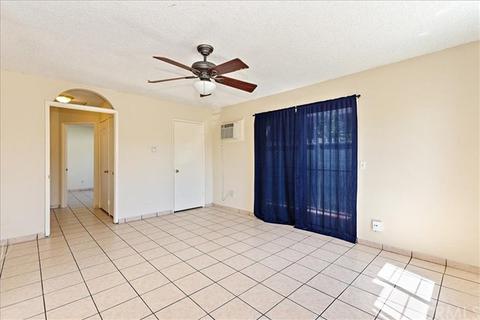 560 W Shamrock St, Rialto, CA 92376 photo 2