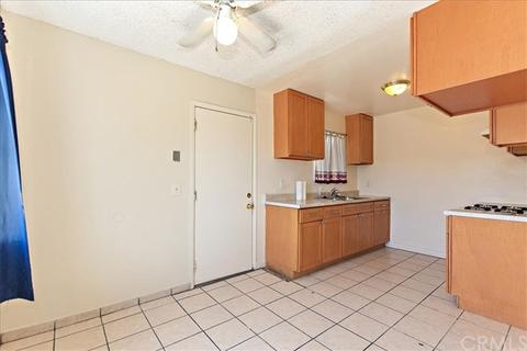 560 W Shamrock St, Rialto, CA 92376 photo 5