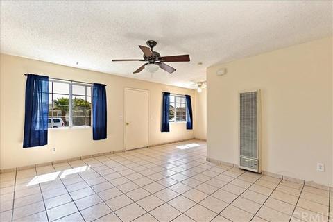 560 W Shamrock St, Rialto, CA 92376 photo 4