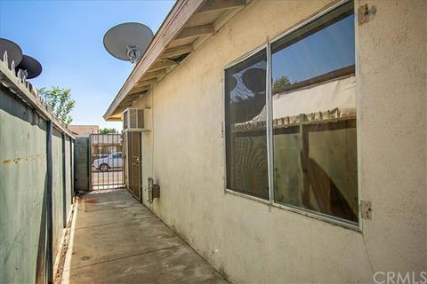560 W Shamrock St, Rialto, CA 92376 photo 15