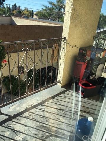 228 E Wilson St, Rialto, CA 92376 photo 22