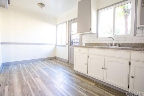 110 E Scott St, Long Beach, CA 90805 photo 3