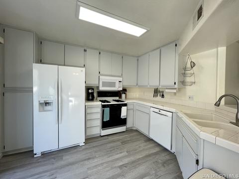2908 Luciernaga St # E, Carlsbad, CA 92009 photo 15