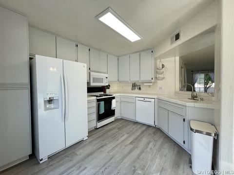 2908 Luciernaga St # E, Carlsbad, CA 92009 photo 14