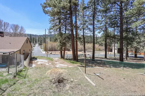 42516 Sonoma Dr #100, Big Bear Lake, CA 92315