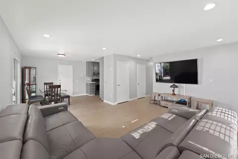 8122 Paradise Valley Ct, Spring Valley, CA 91977 photo 7