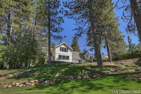 39086 Waterview Dr, Big Bear Lake, CA 92315
