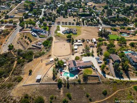 10310 Circa Valle Verde, El Cajon, CA 92021 photo 36