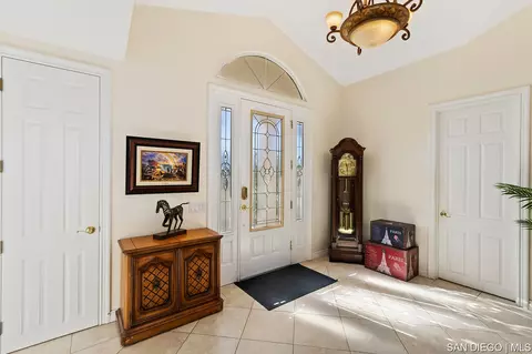 10310 Circa Valle Verde, El Cajon, CA 92021 photo 6