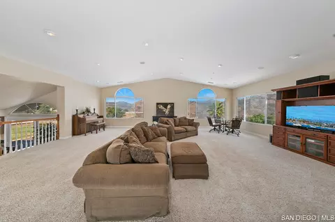 10310 Circa Valle Verde, El Cajon, CA 92021 photo 18