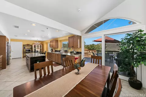 10310 Circa Valle Verde, El Cajon, CA 92021 photo 15