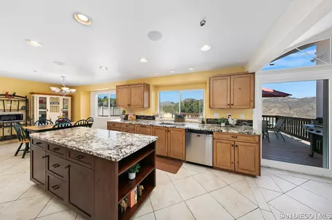10310 Circa Valle Verde, El Cajon, CA 92021 photo 10