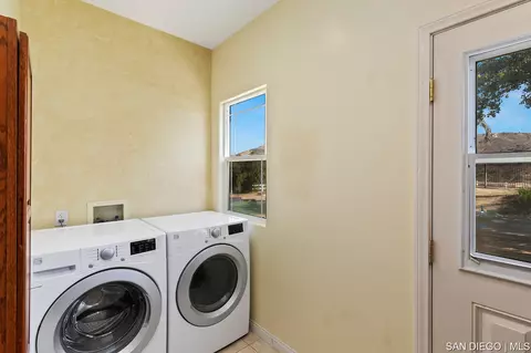 10310 Circa Valle Verde, El Cajon, CA 92021 photo 30