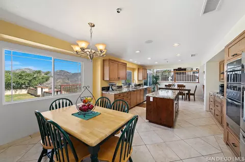 10310 Circa Valle Verde, El Cajon, CA 92021 photo 13