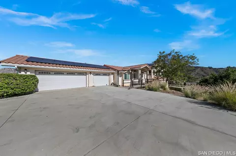 10310 Circa Valle Verde, El Cajon, CA 92021 photo 4