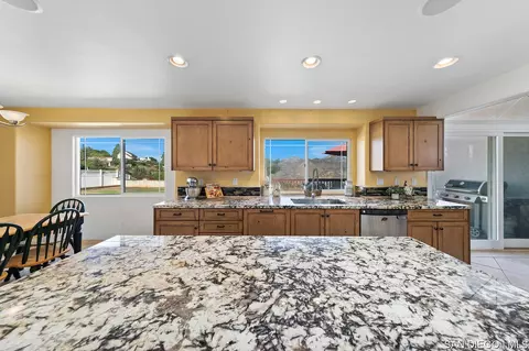 10310 Circa Valle Verde, El Cajon, CA 92021 photo 11