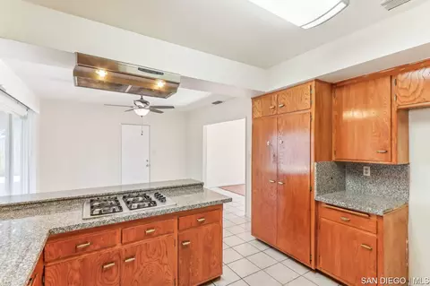 Kitchen - 576 E Wright St, Hemet, CA 92543 photo 2 of 2