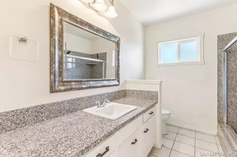 Bath - 576 E Wright St, Hemet, CA 92543 photo 2 of 2
