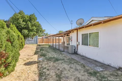 Exterior - 576 E Wright St, Hemet, CA 92543 photo 2 of 2