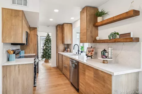 7043 Appian Dr #A, San Diego, CA 92139