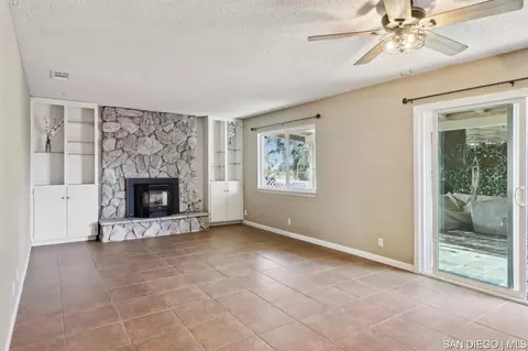 8893 7th Ave, Hesperia, CA 92345 photo 4