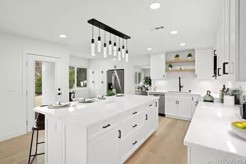 Kitchen - 13764 Jamul Dr, Jamul, CA 91935 photo 4 of 7