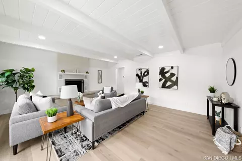 Living - 13764 Jamul Dr, Jamul, CA 91935 photo 4 of 5
