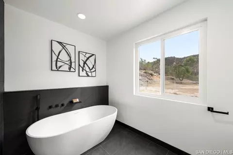 Bath - 13764 Jamul Dr, Jamul, CA 91935 photo 3 of 5