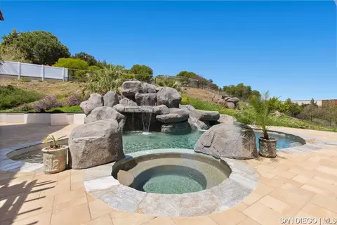 1444 Oak View Way, Escondido, CA 92029