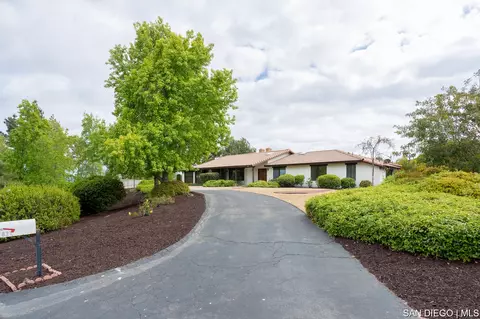 627 Elm Tree Ln, Fallbrook, CA 92028 photo 3