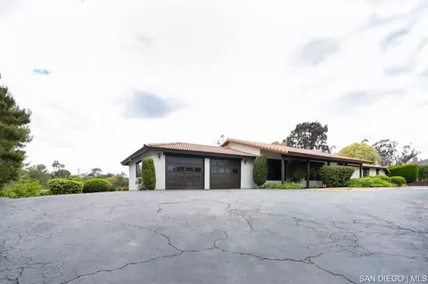 627 Elm Tree Ln, Fallbrook, CA 92028 photo 4