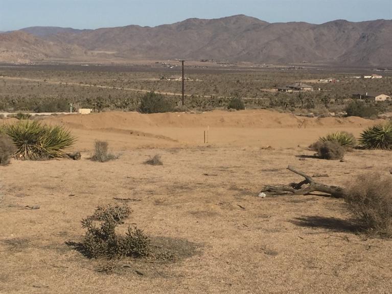 23989 Roundup Way, Apple Valley, CA 92308 photo 2