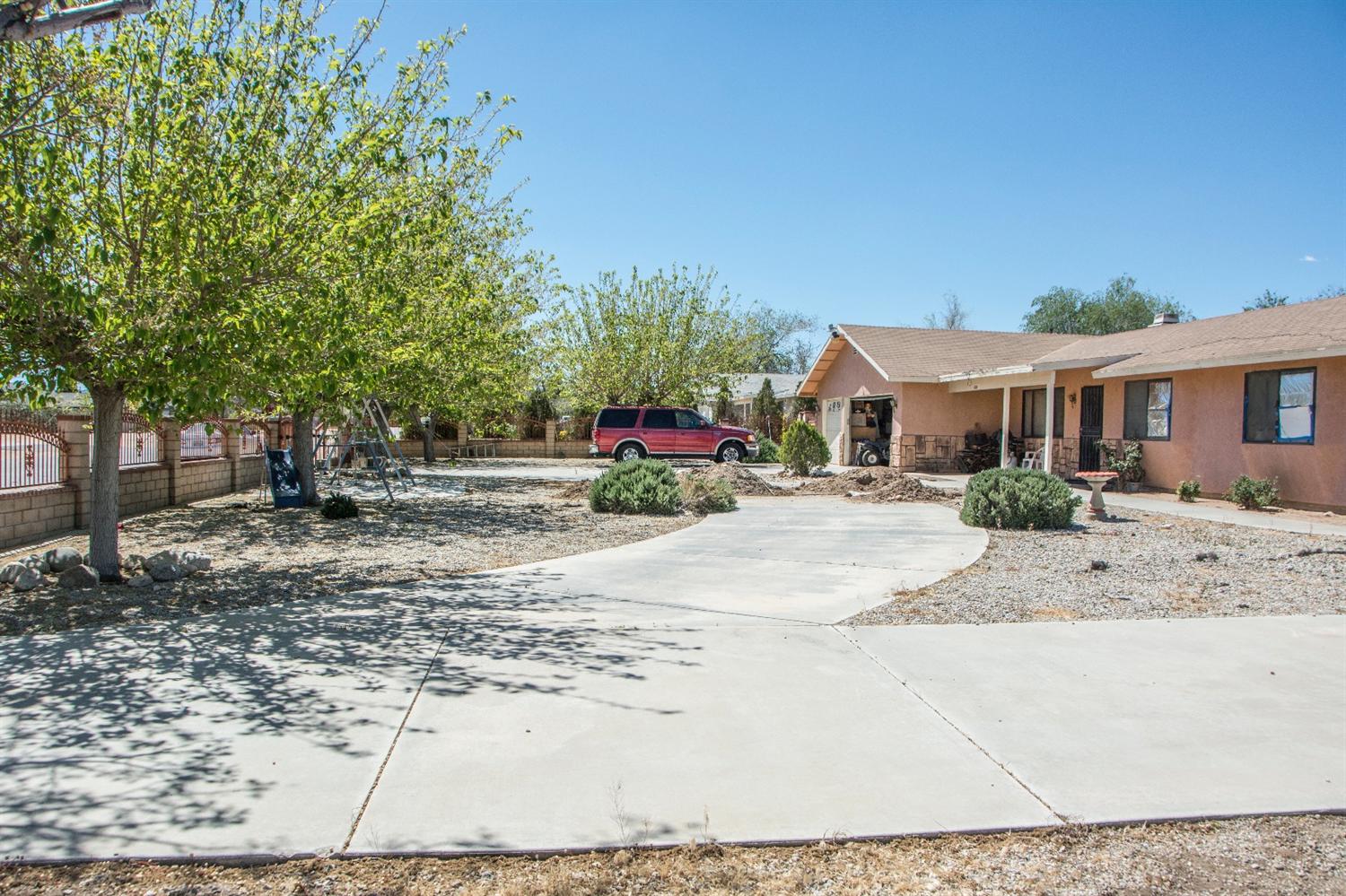 9110 8th Ave, Hesperia, CA 92345 photo 2