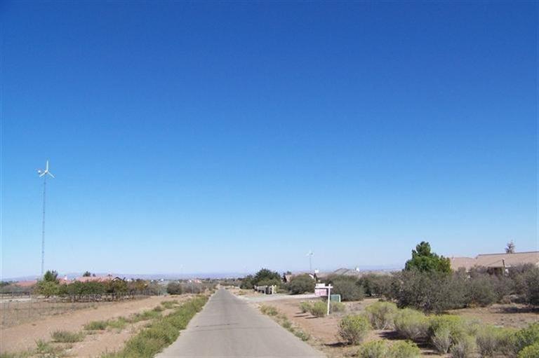 8141 Beaver, Phelan, CA 92371 photo 2