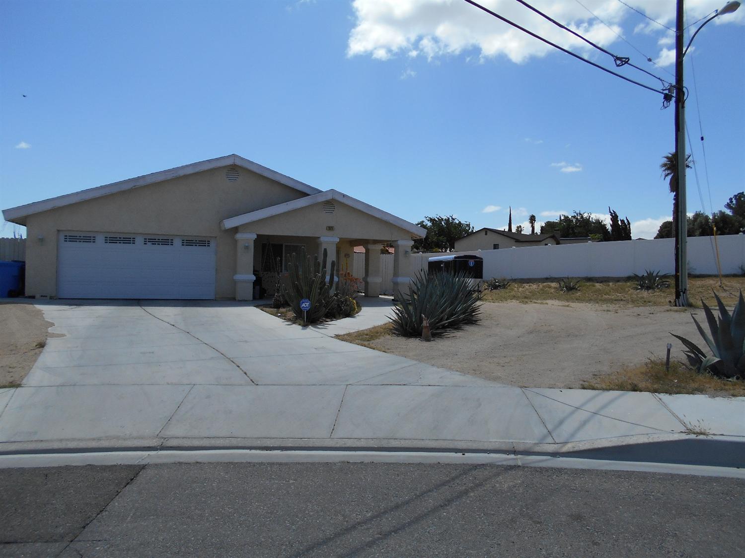 1371 Savanna Dr, Barstow, CA 92311 photo 2
