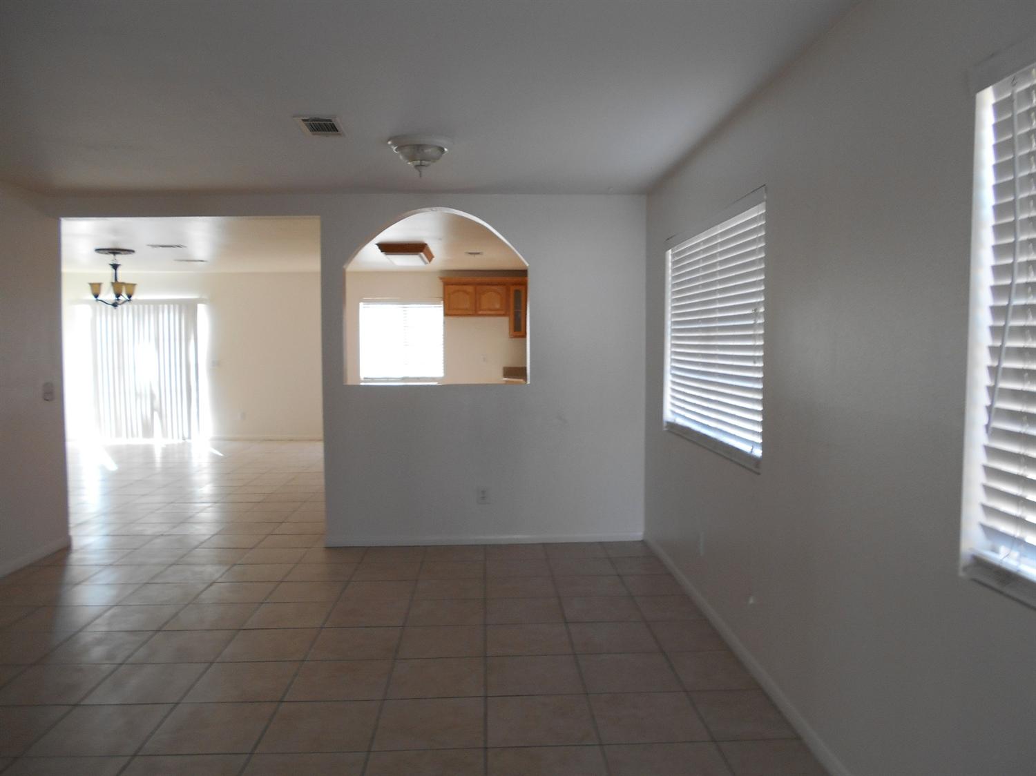 1371 Savanna Dr, Barstow, CA 92311 photo 3