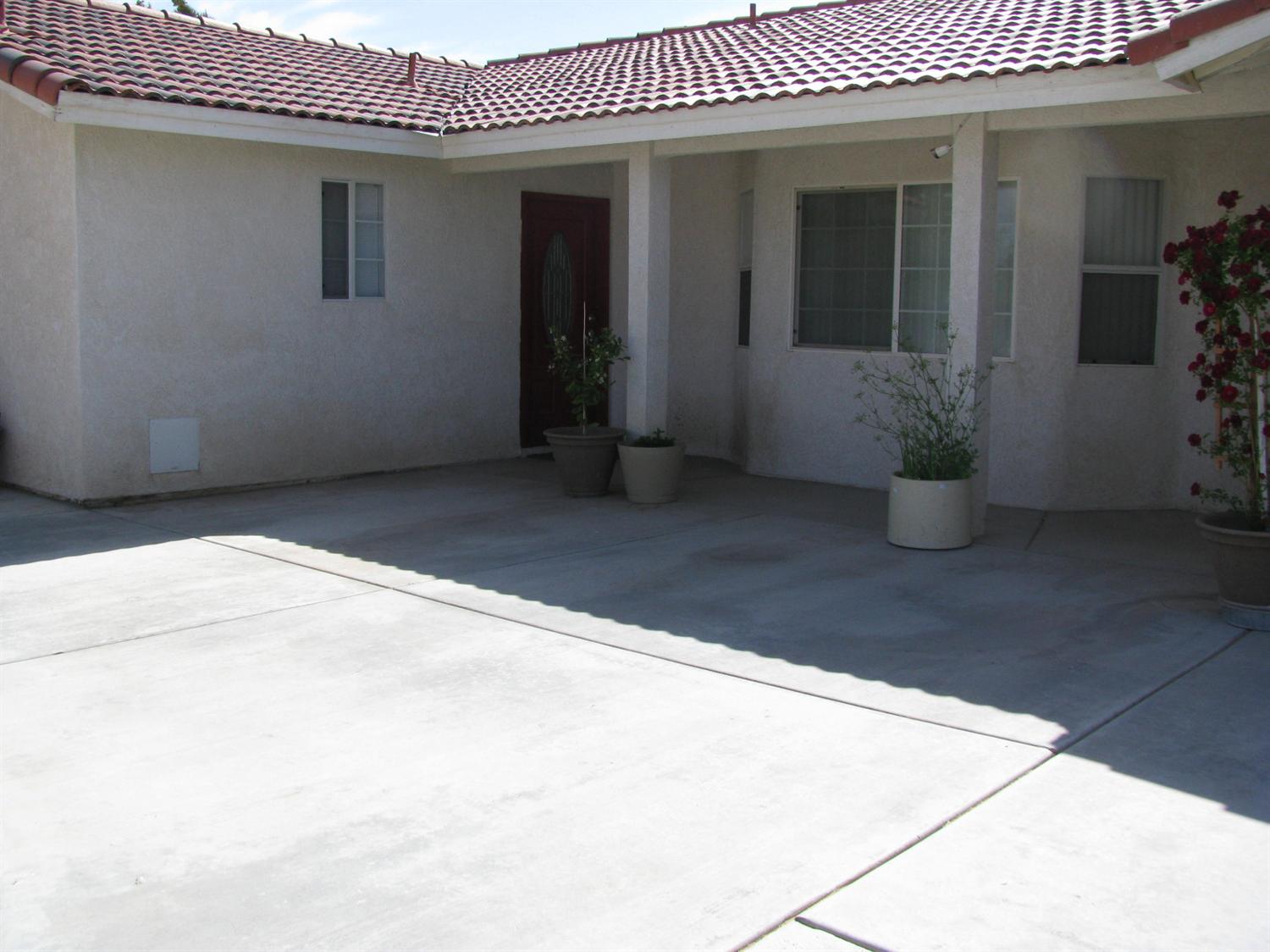 11429 Cottontail Ln, Apple Valley, CA 92308 photo 2