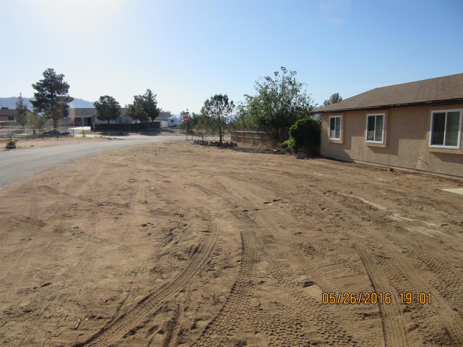 21731 Soboba Rd, Apple Valley, CA 92307 photo 2