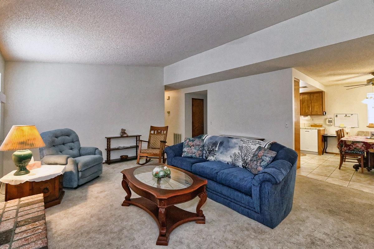 21111 Caribou Ave, Apple Valley, CA 92308 photo 2