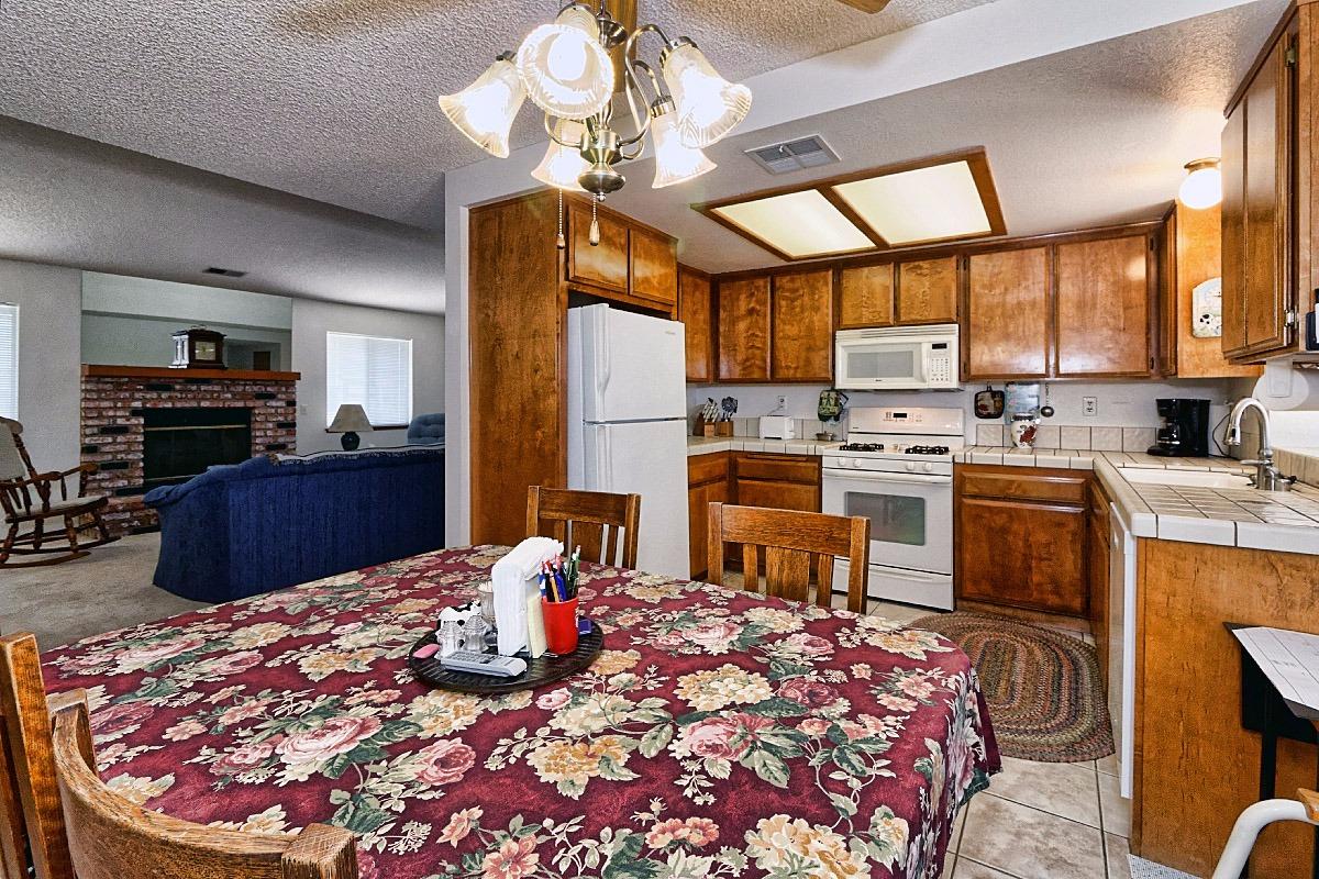 21111 Caribou Ave, Apple Valley, CA 92308 photo 8